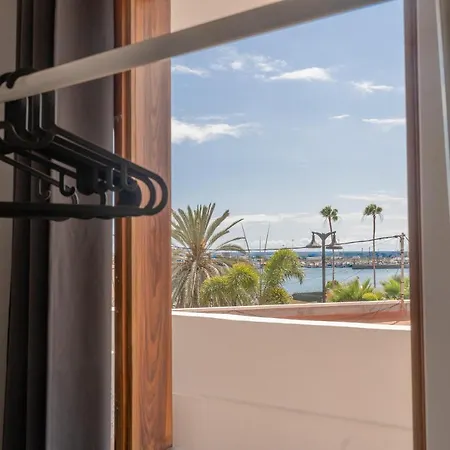 Ocean Nomads Coworking Tenerife 호스텔 아로나