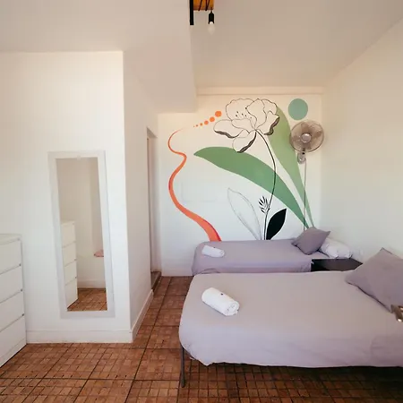 Ocean Nomads Coworking Tenerife אכסניה