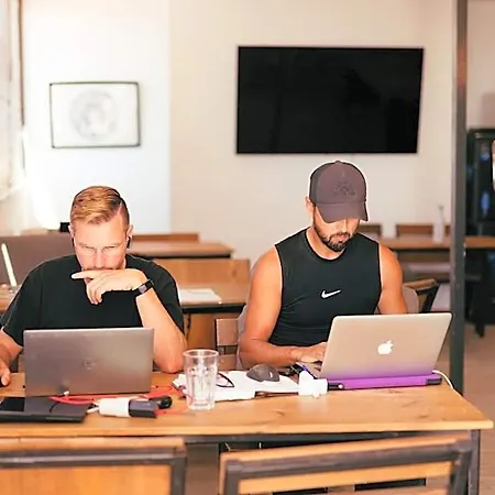 Хостел Ocean Nomads Coworking Tenerife