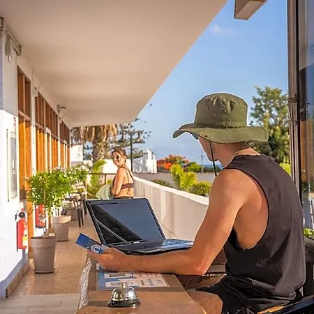 Хостел Ocean Nomads Coworking Tenerife Арона