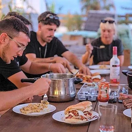 Хостел Ocean Nomads Coworking Tenerife