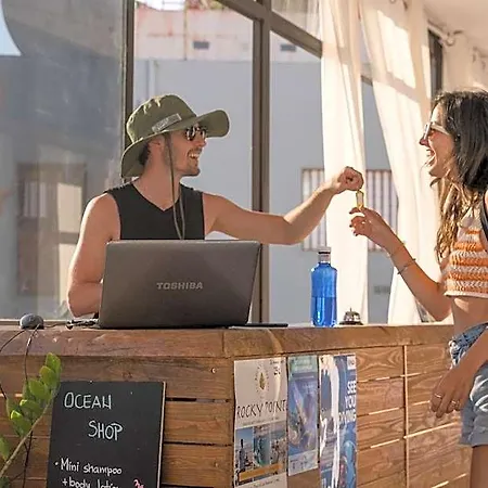 Ocean Nomads Coworking Tenerife 旅馆