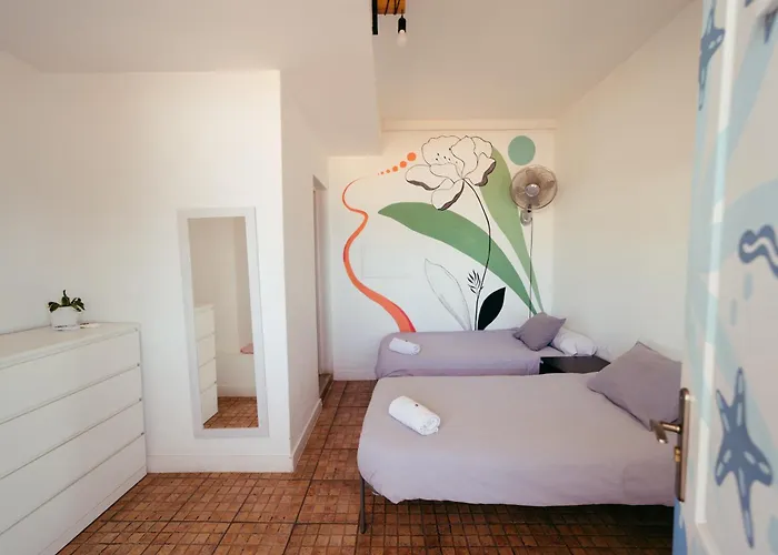 Ocean Nomads Coworking Tenerife אכסניה