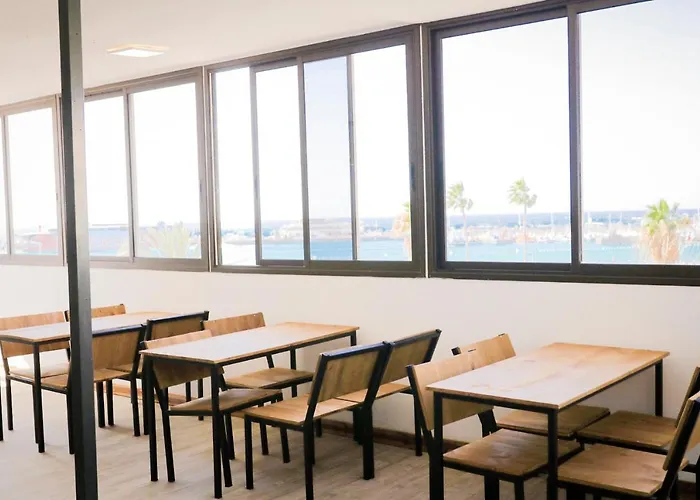 Ocean Nomads Coworking Tenerife بيت شباب *