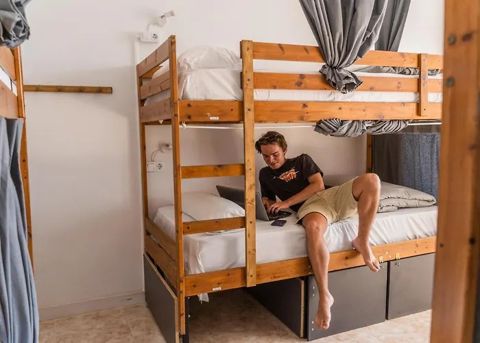 Ocean Nomads Coworking Tenerife بيت شباب *